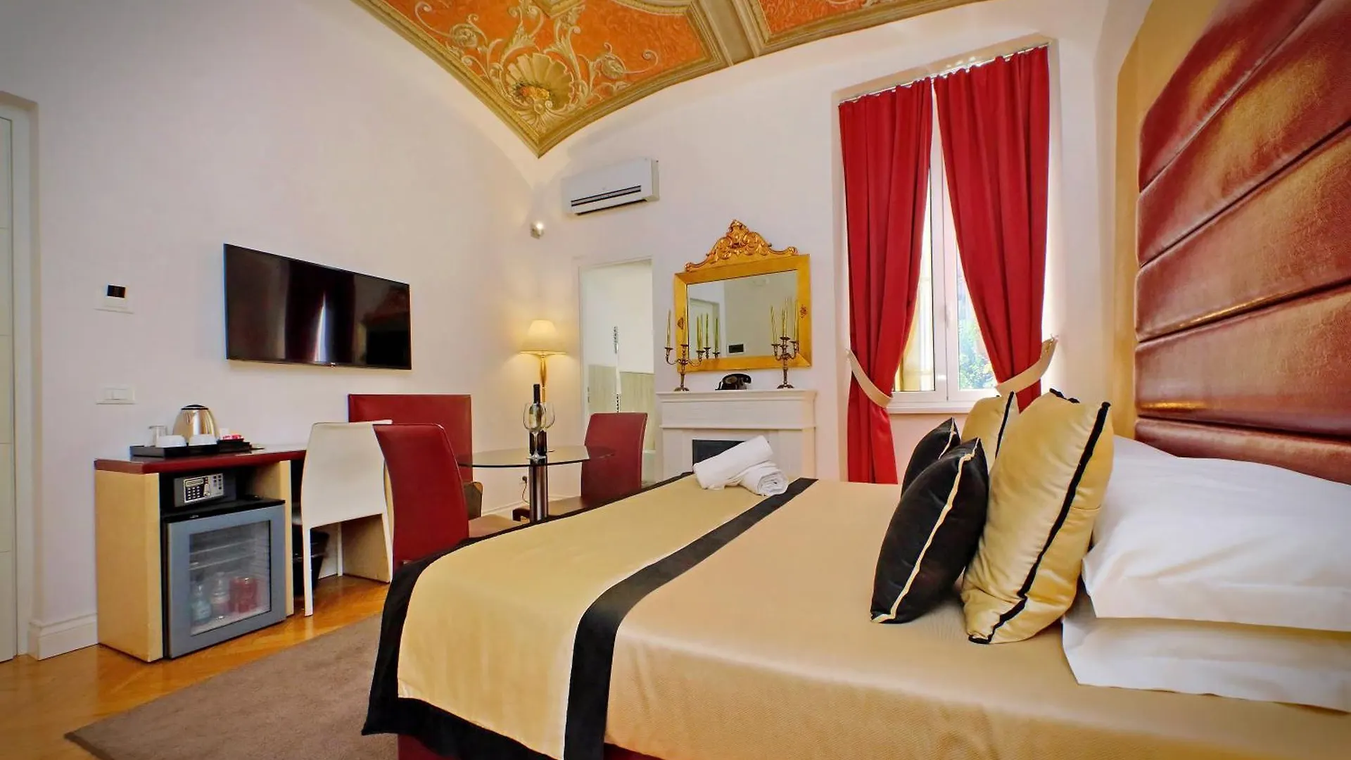 Bed & Breakfast Amm Luxury Rooms Rome Italy